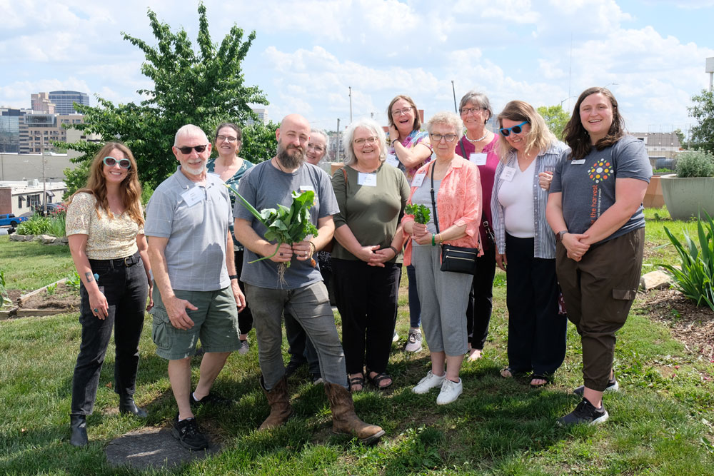 Give 5 volunteer matching class at community carden