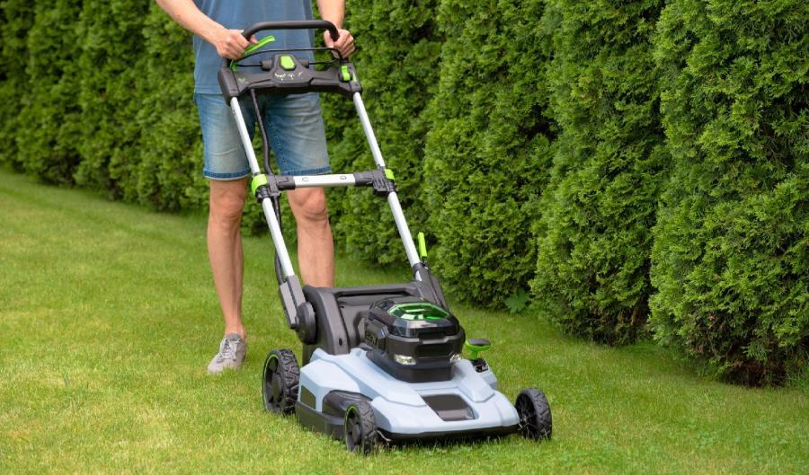 Electric lawn mower