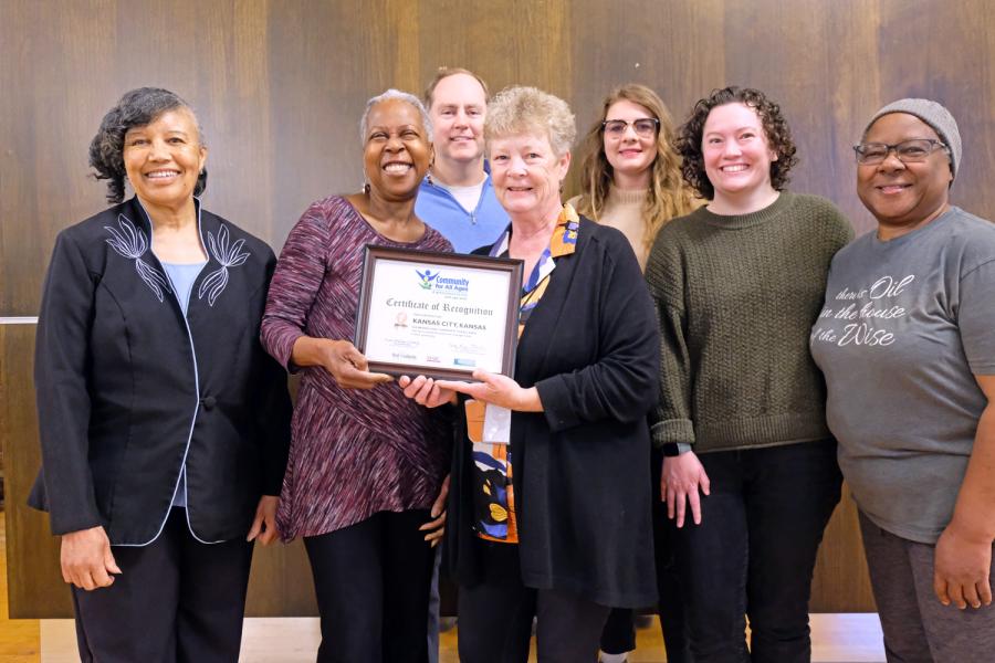 Unified Government staff with KCC award