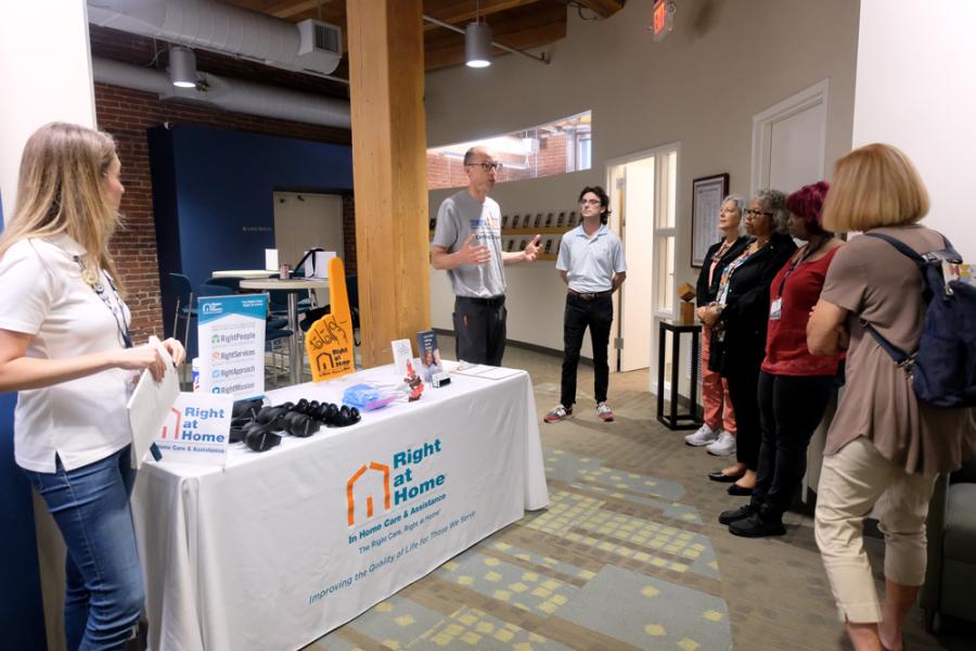Dementia-friendly workshop right at home table