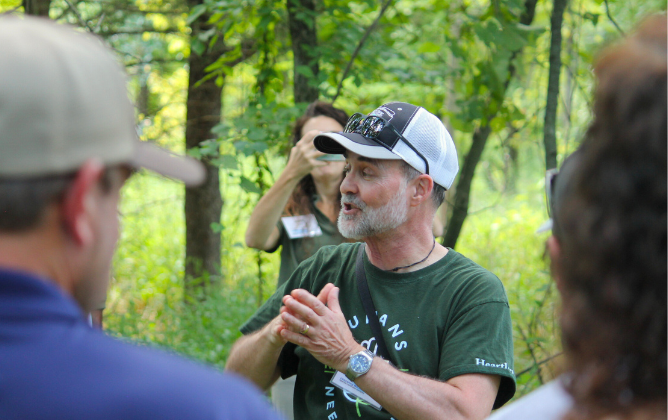 Guide expressing interesting facts in a forest setting