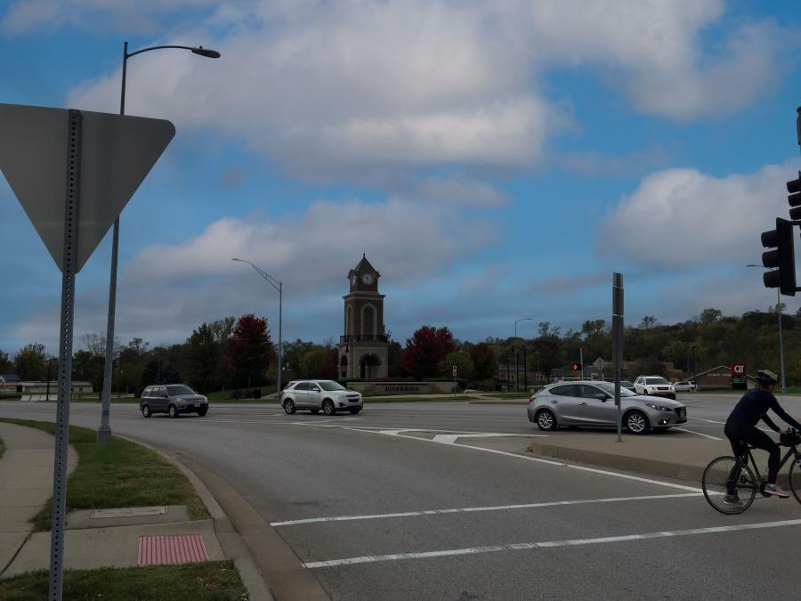 Vivion Rd in Riverside, Missouri with cars and a cyclist